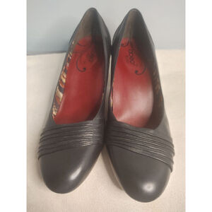 Women's Abeo Black Leather Heels Pumps US 7 with Red Insole